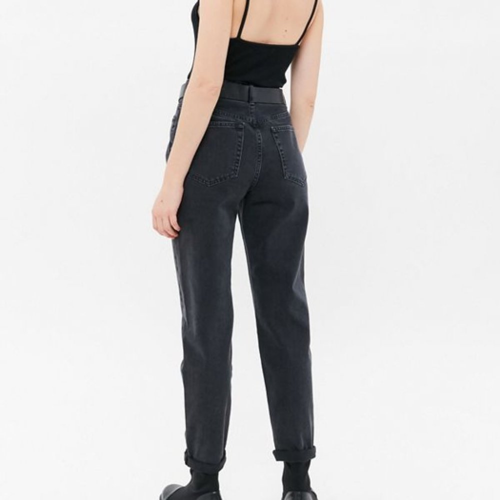 BDG Petite High-Waisted Mom Jean – Washed Black